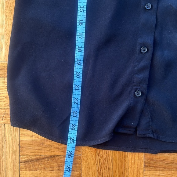 💕Lord & Taylor Classic Black Button-Up Blouse M VGUC - Picture 8 of 10